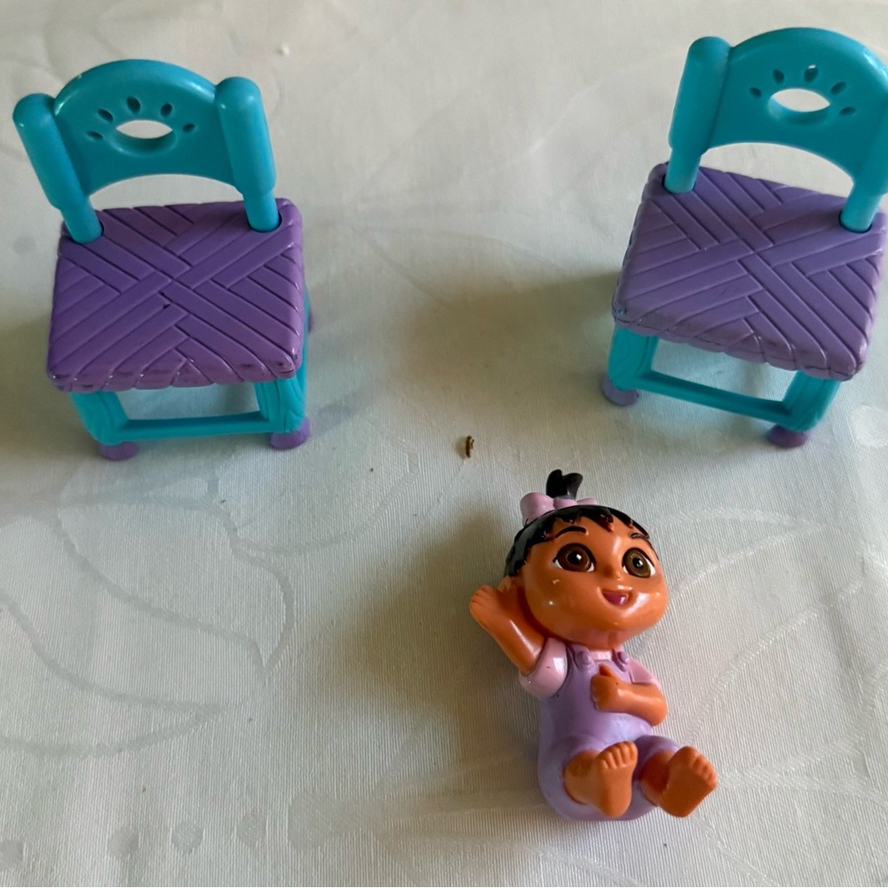 Mattel Dora the Explorer Purple and Blue 2 Chairs & Baby Sister